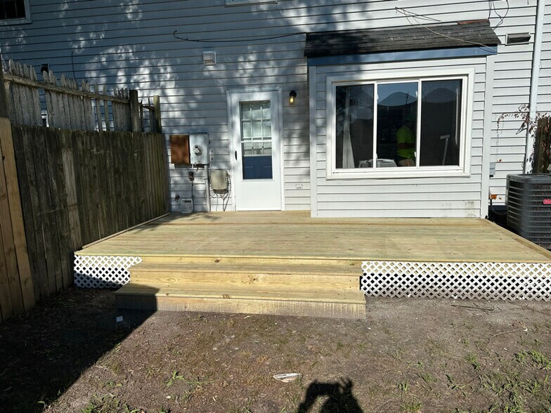 Building Photo - 716 Glenshire Dr
