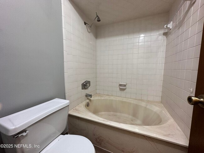 Building Photo - 1114 W Romaine Cir