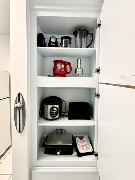 Kitchen appliances - 109 Westlake Ct