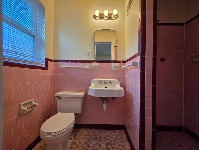 Building Photo - Bull St