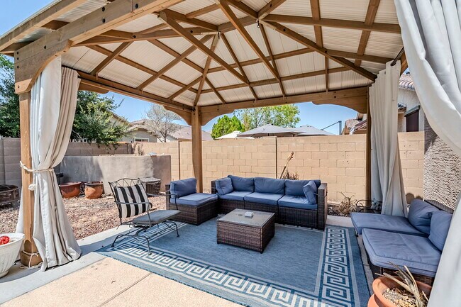 Building Photo - 2407 W Fawn Dr