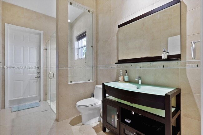 Building Photo - 926 Marina Dr