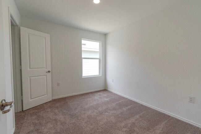 Building Photo - 1131 Janzen Rd