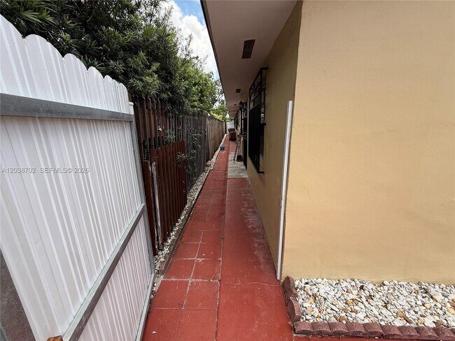 Building Photo - 252 NW 50th Ave