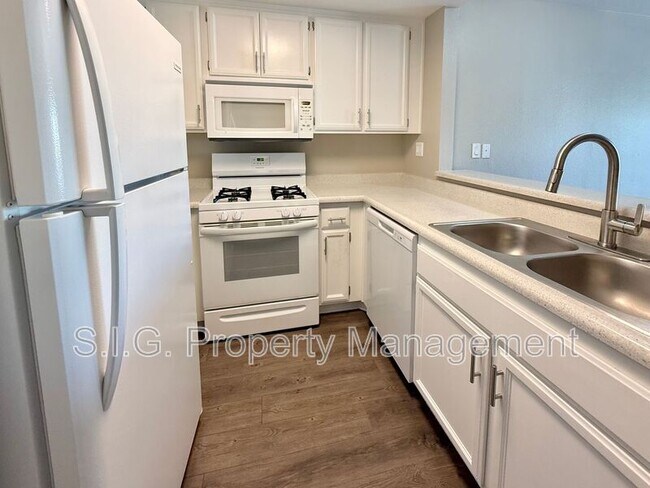 Building Photo - 4500 Laurel Canyon Blvd