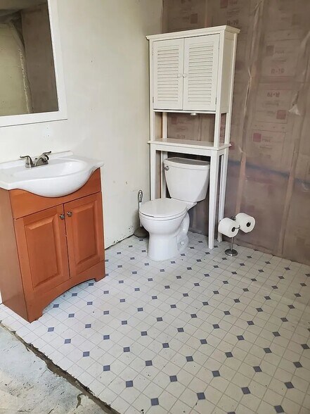 Building Photo - 224 E Graves Rd