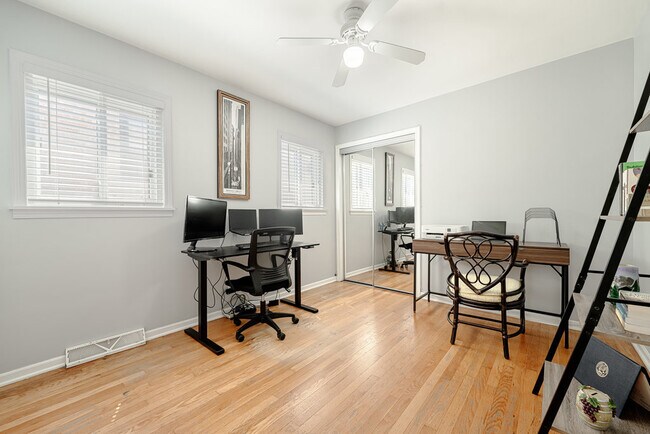 Building Photo - 5740 W 63rd Pl