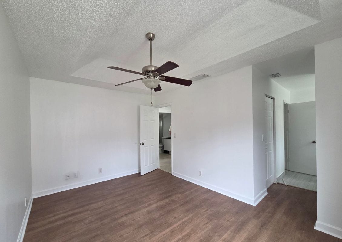 Building Photo - 533 NW 47th Ave