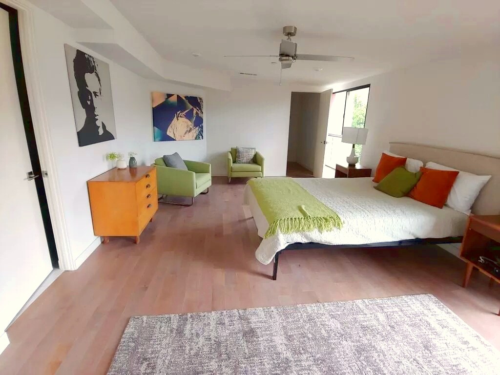 Building Photo - 654 N Virgil Ave