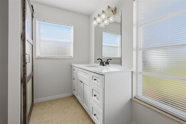 Building Photo - 5223 Shadow Lawn Dr