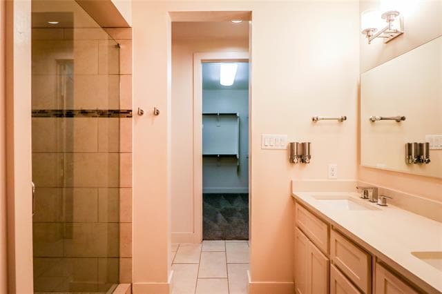 Building Photo - 3010 Zenia Dr