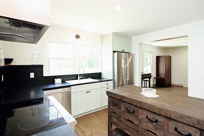 Building Photo - Updated Keswick Cottage on Over 7 Acres
