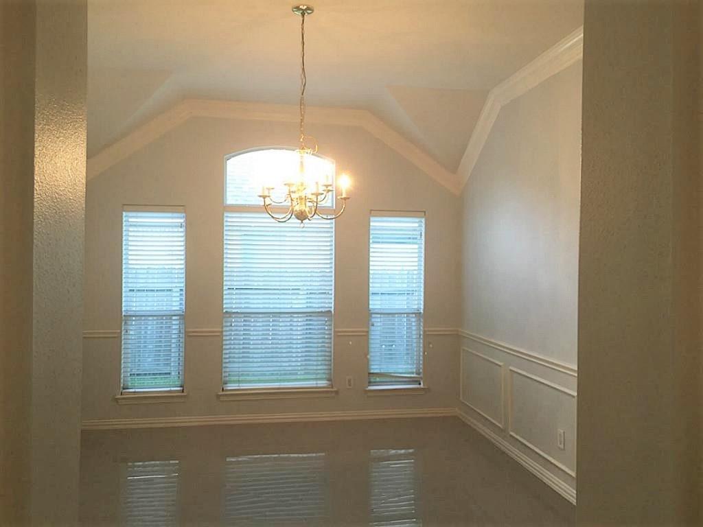 Building Photo - 2604 Hidden Creek Dr