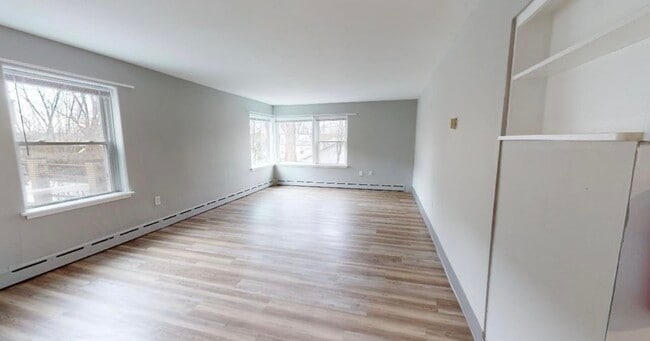 1bed 1bath living room - 503 N Riverview Dr