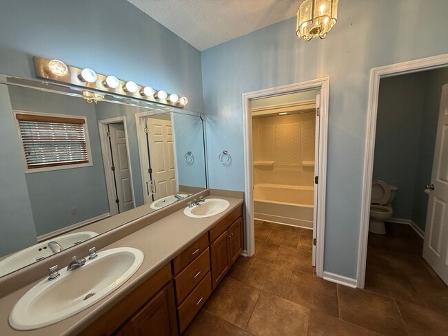 Building Photo - 1526 Circle Dr