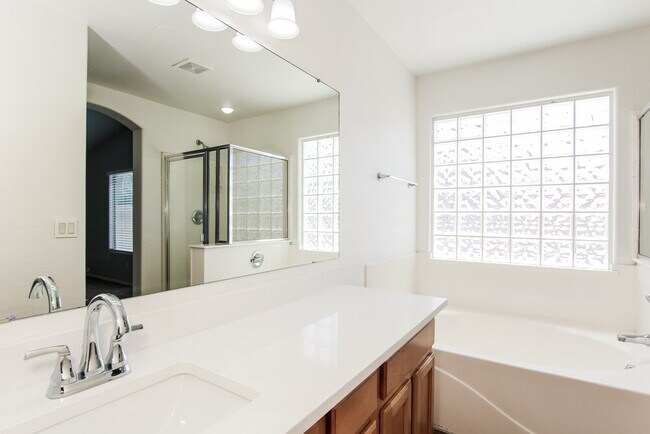 Building Photo - 11209 W Rio Vista Ln