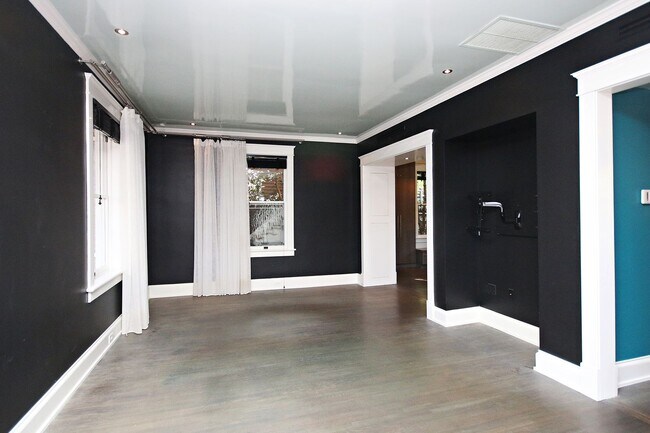Building Photo - Historic North Downtown Residence with Modern Updates and Prime Location