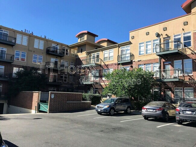 Building Photo - 10184 Park Meadows Dr