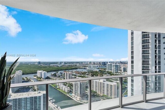 Building Photo - 15701 Collins Ave