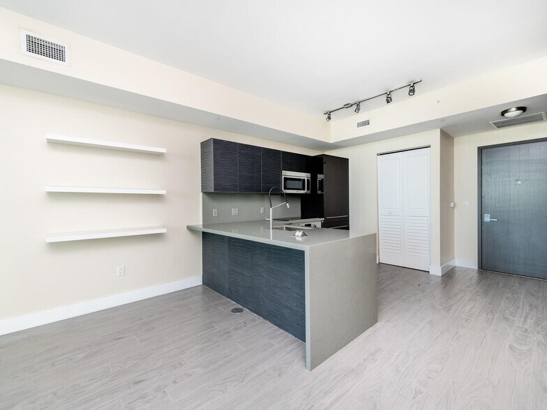 Building Photo - 1080 Brickell Ave