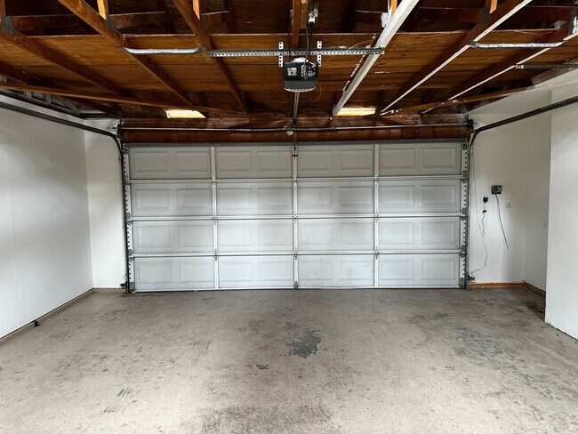 Building Photo - Freshly Updated 3bd/2ba home for rent!