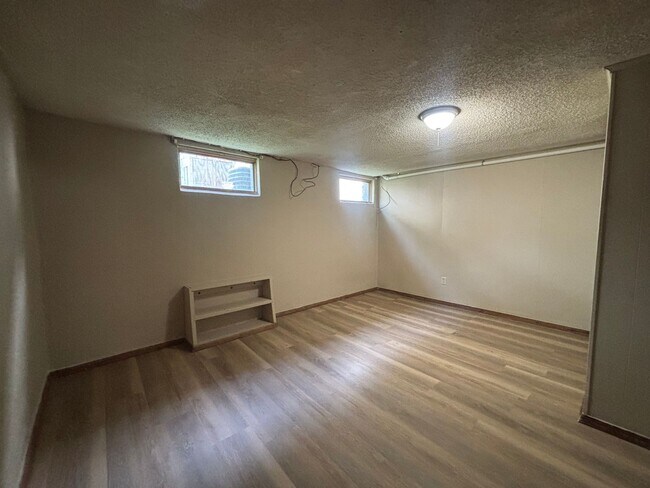 Building Photo - Beautiful 3 bedroom 2 bath in the Phelps g...