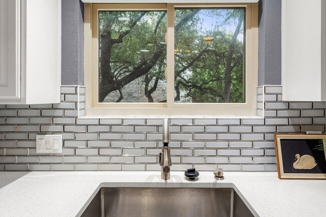 Building Photo - 3704 Caney Creek Rd