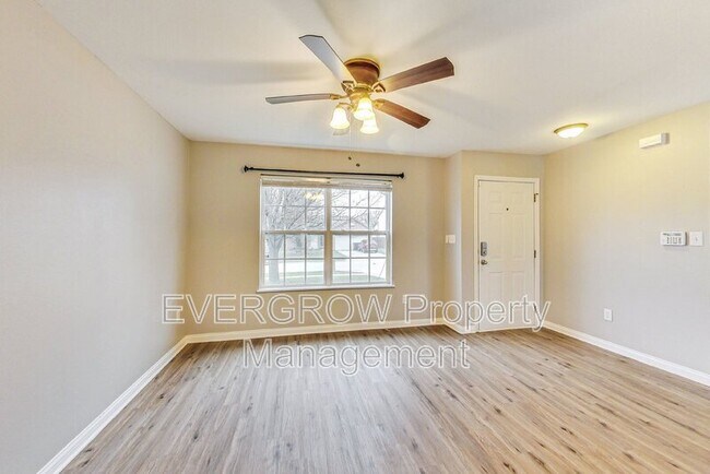 Building Photo - 1115 Spend a Buck Ct