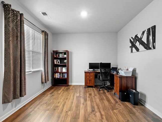 Building Photo - 5049 Hunters Village Dr