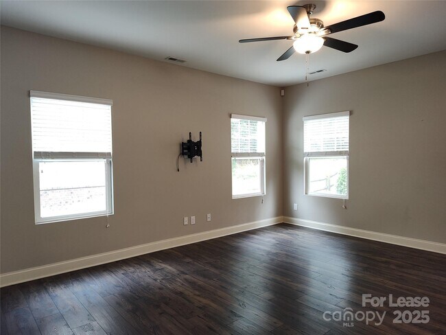 Building Photo - 9415 Segundo Ln
