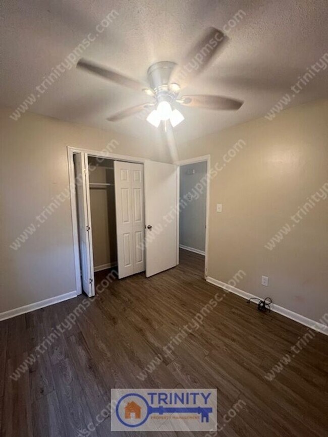 Building Photo - CUTE 3 BED BRICK HOUSE!
