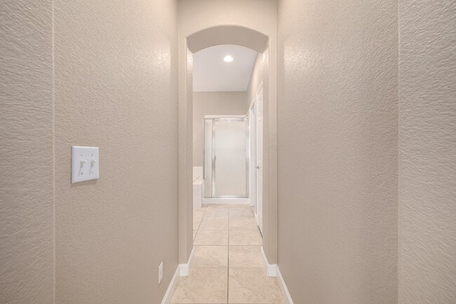 Building Photo - This beautiful 3-bedroom, 3-bathroom in Parker