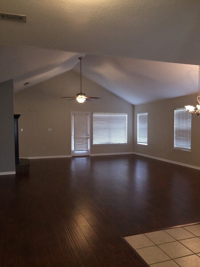 Building Photo - Biloxi 3 Bedroom