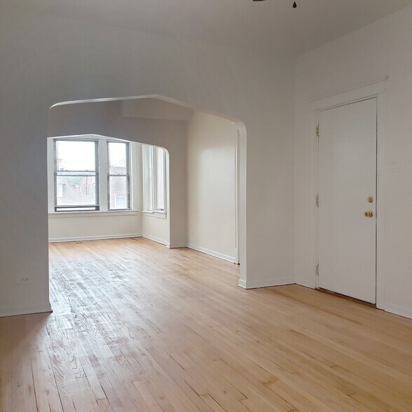 Building Photo - 5435 S Hermitage Ave