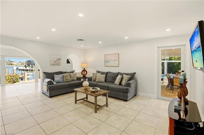 Building Photo - 339 Landmark St