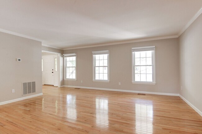 Building Photo - 3 Bedroom 2.5 Bath SFH in Fairfax for Rent!
