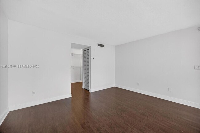 Building Photo - 8550 SW 109th Ave