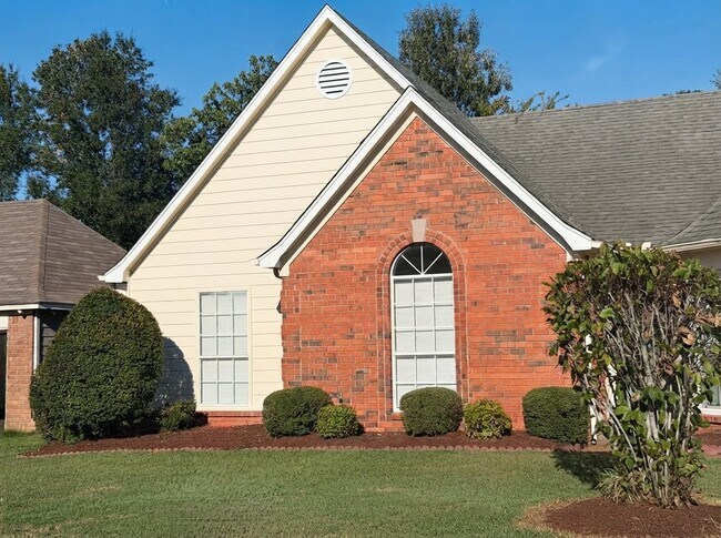 Building Photo - 4558 Kings Grant Dr