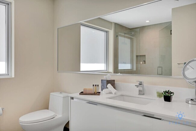 Building Photo - 777 N Ocean Dr