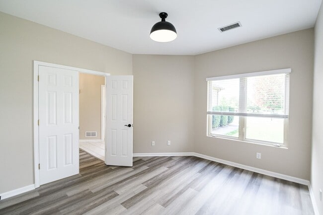 Building Photo - 2 bed 2 bath Ranch Townhouse in Winfield
