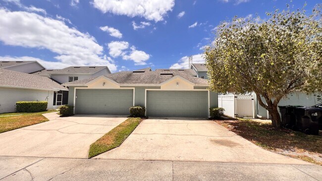 Building Photo - Available May 13th! Gorgeous 2/2 Town Home...