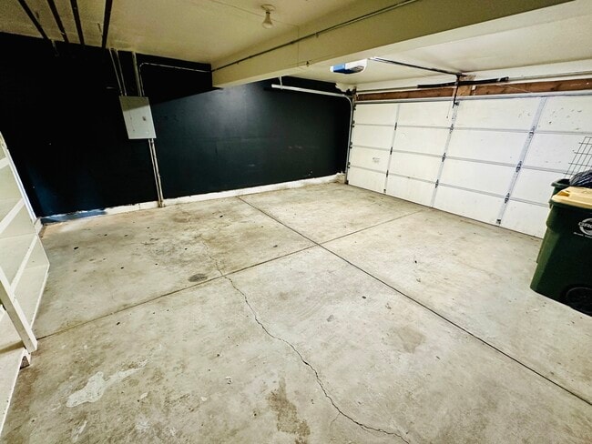 Building Photo - 256 W Treehouse Ln