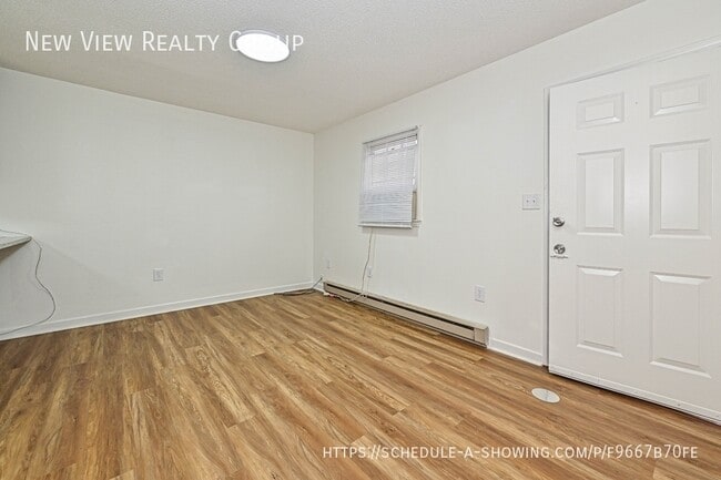 Building Photo - 220 McDade Rd