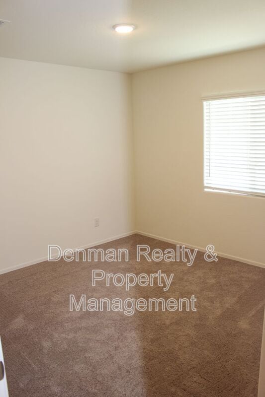 Building Photo - 1552 E Inouye Dr