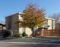 Building Photo - Redwood Apartments