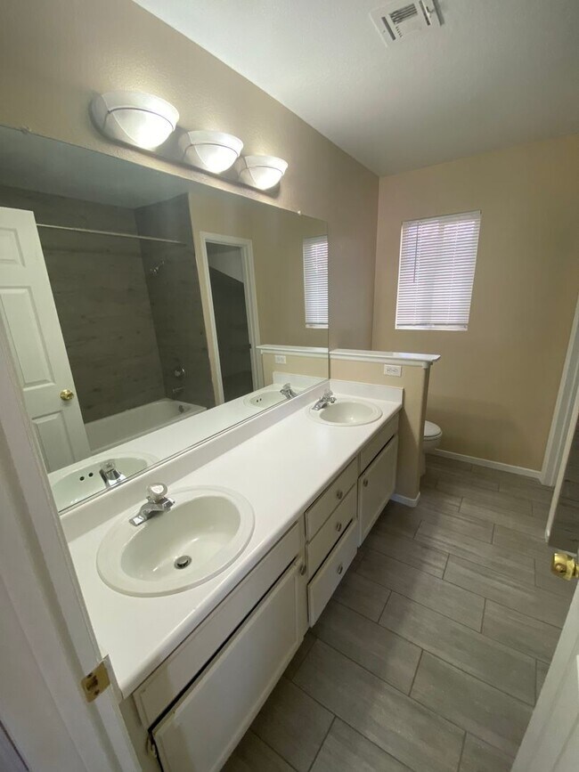 Building Photo - Wonderful 4 bed/2.5 bath home located in W...