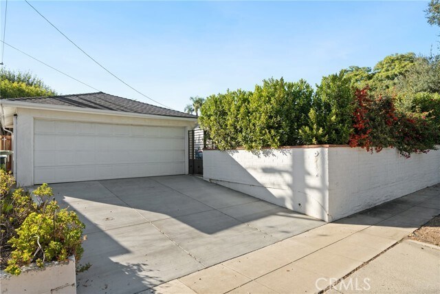 Building Photo - 2510 Paloma St
