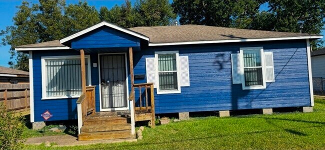 Primary Photo - 9413 Merle St