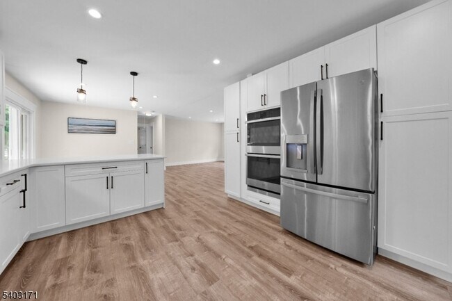 Building Photo - 422 Hollow Rd