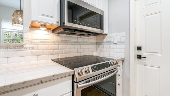 Building Photo - 49 Alcantarra Ave